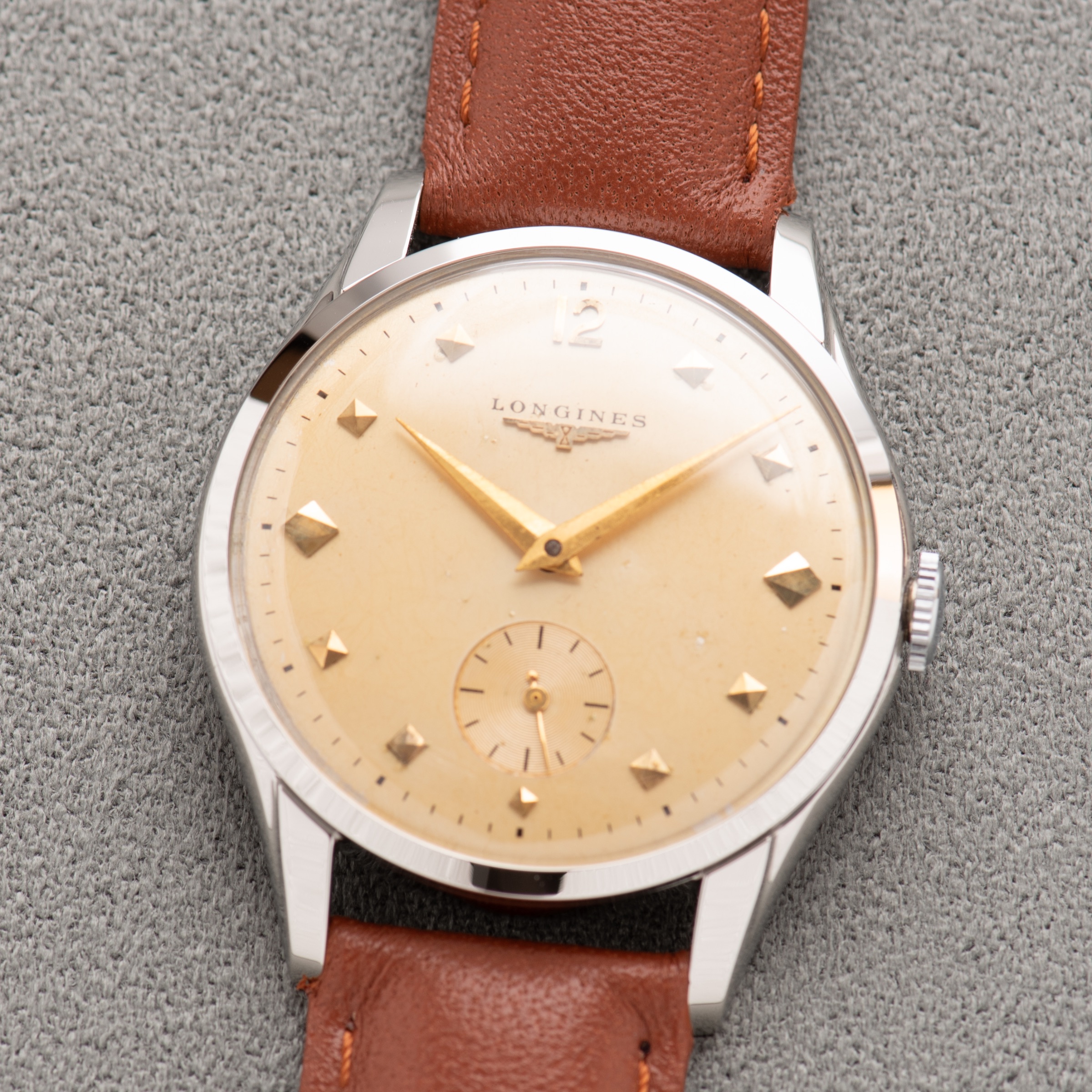 View of Longines Calatrava — patinated dial — Ref. 7033-3 784 — 1970